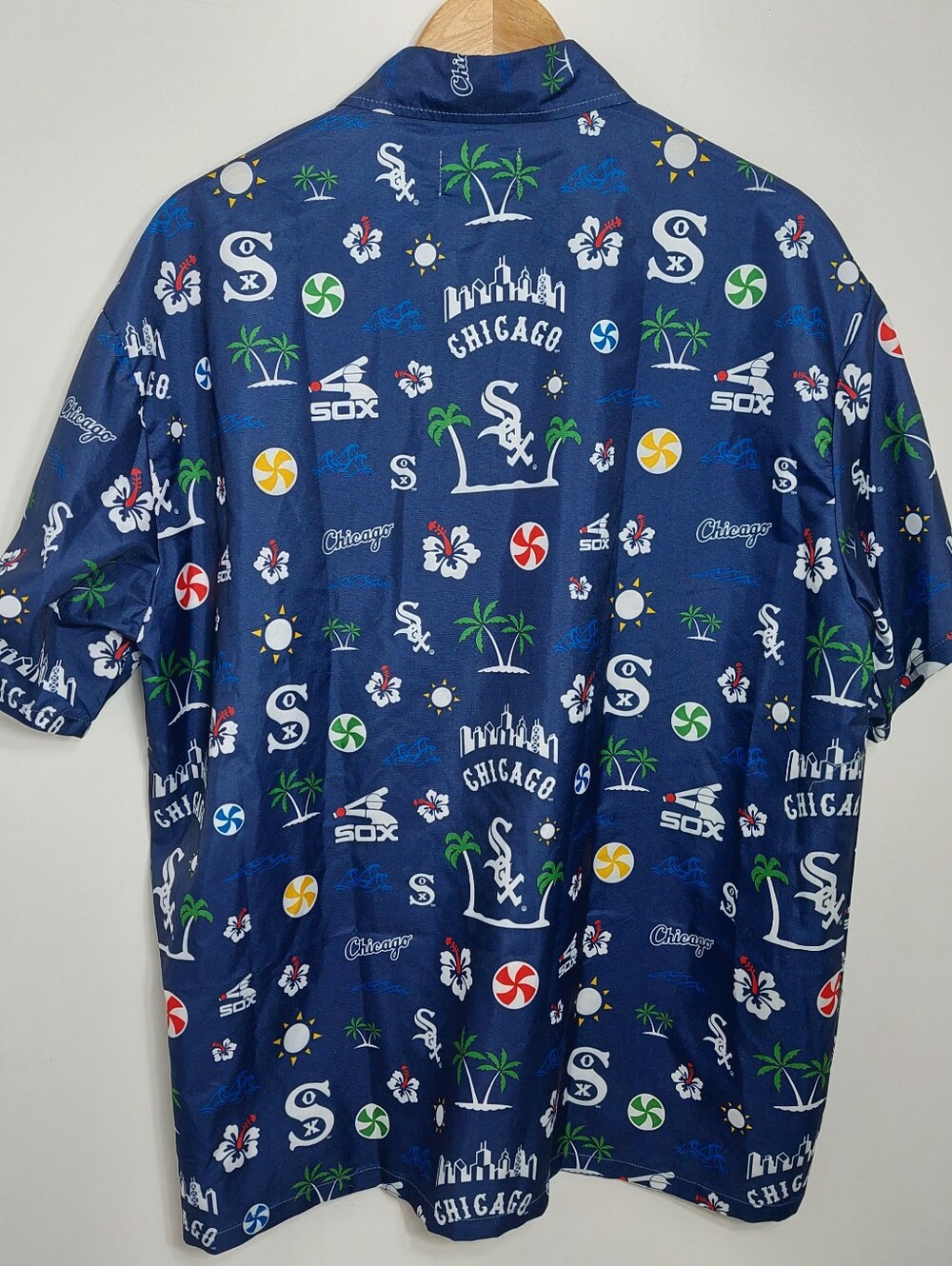 Chicago White Sox Men's Size Medium Hawaiian Style Shirt Camp Blue Palm Trees - Picture 5 of 9